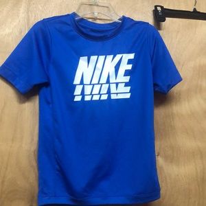 Nike dri-fit short sleeve t-shirt blue boys size m